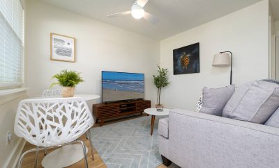 Be A Nomad | Just renovated | 1bed steps to beach